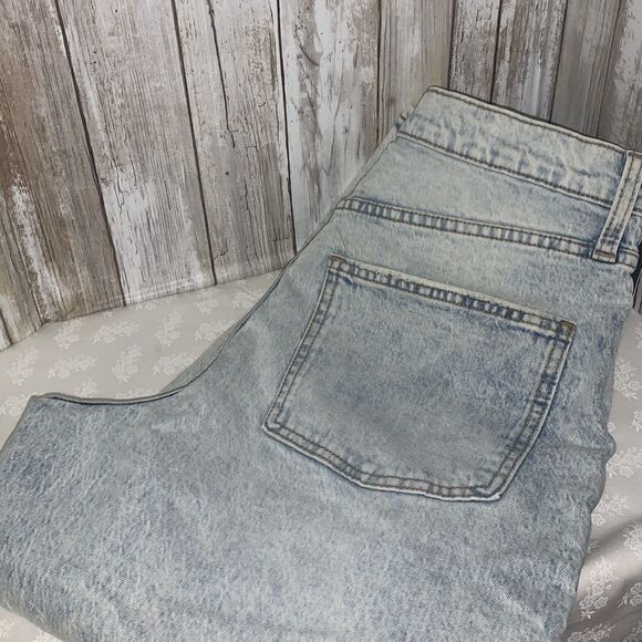 NWT universal threads vintage straight light wash jeans. Size 10 Short - Picture 12 of 13